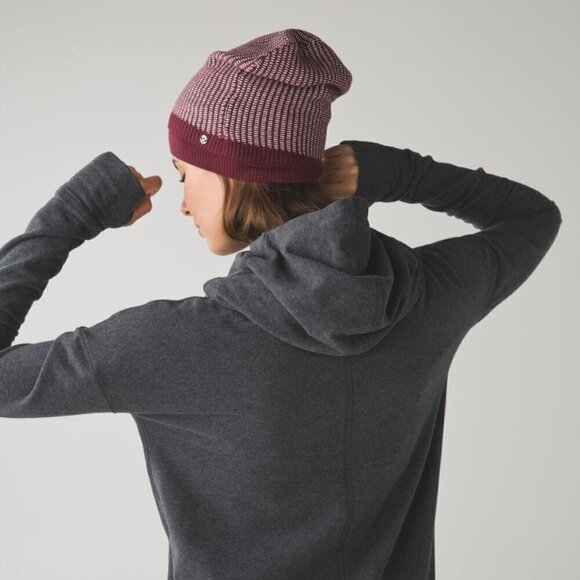 RARE Lululemon 2pack Merino Wool Bordeaux Purple Pink Beanie Hat NWOT - Picture 4 of 15